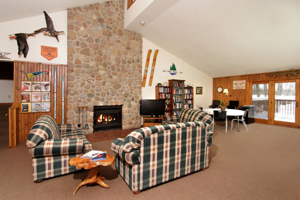Lake Forest Resort Eagle River Exterior photo