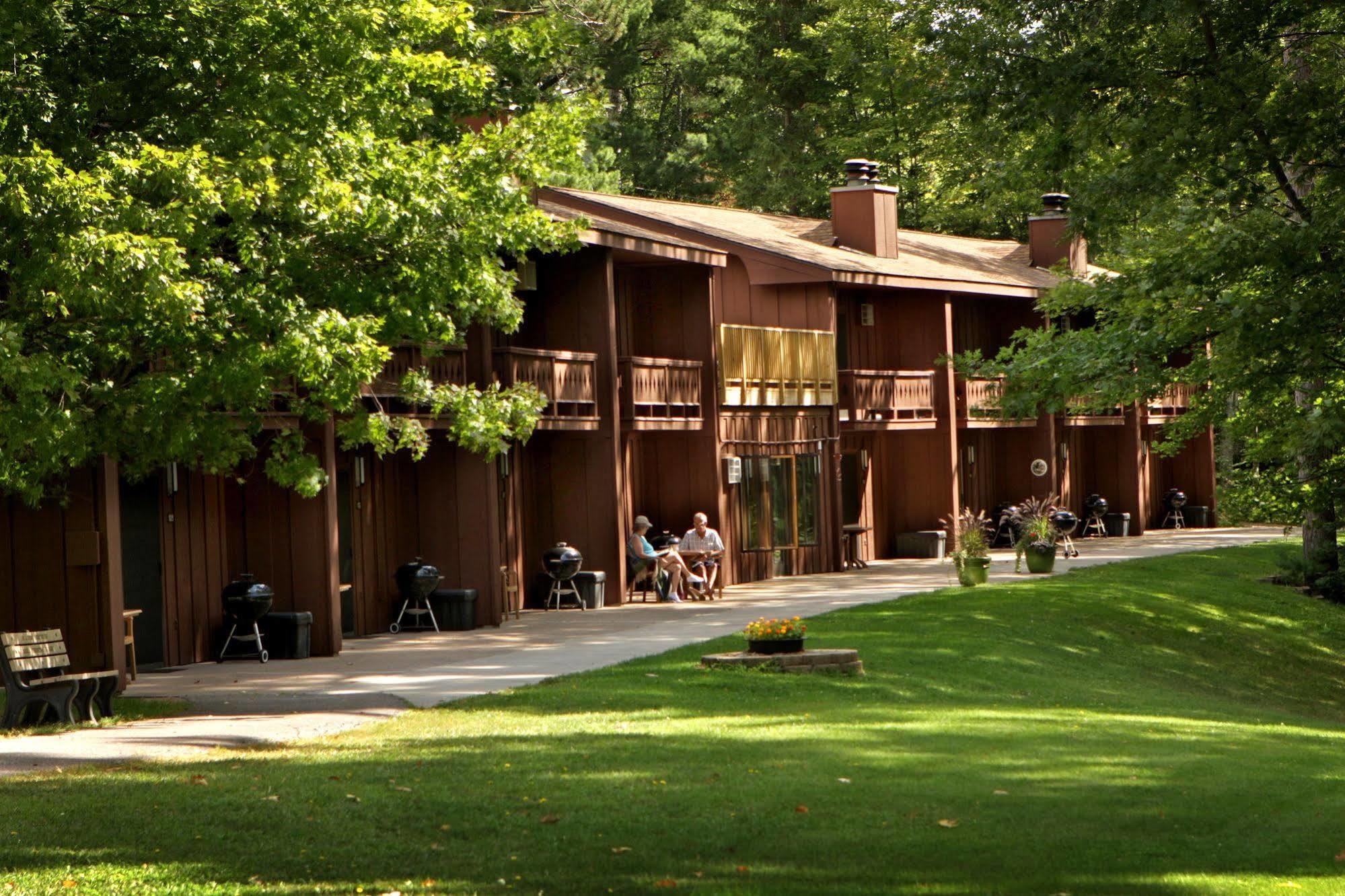 Lake Forest Resort Eagle River Exterior photo